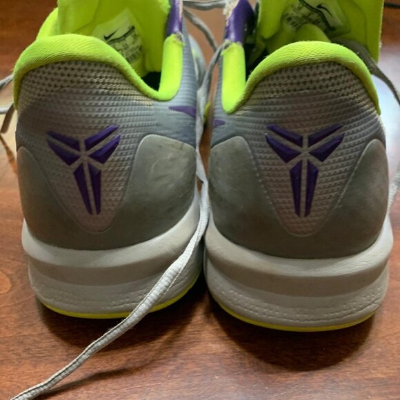 Kobe Bryant-Nike Zoom lowcut basketball shoes- 24-- size 10 - Picture 2 of 6